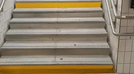 Escalier principal granit - Gare de Caen Escalier principal granit - Gare de Caen