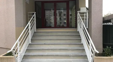 Réhabilitation d'un escalier en granit - Gare de Caen Réhabilitation d'un escalier en granit - Gare de Caen