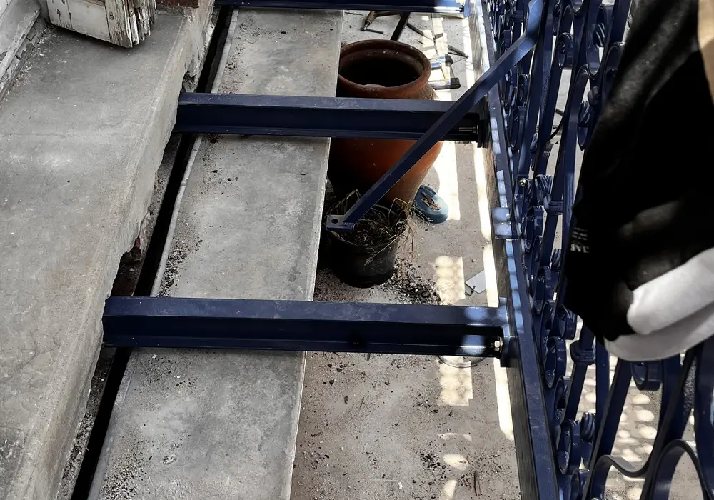 Reconstitution de balcon et empochement en façade